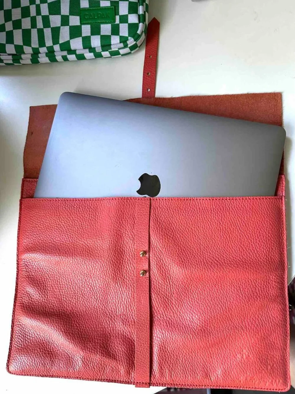Beautiful CUYANA pebbled leather Laptop Document Flap Sleeve gold hardware Coral